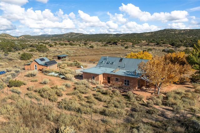 67 Los Hornos Road, Lamy, NM 87540