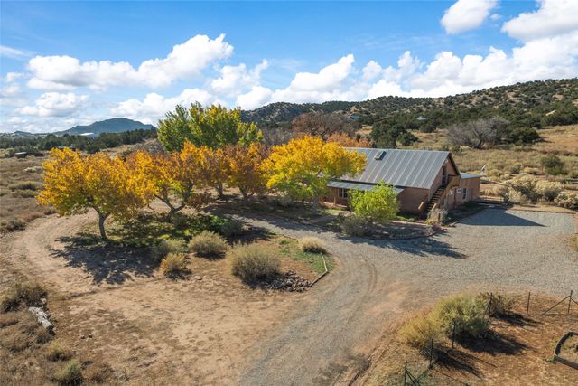 67 Los Hornos Road, Lamy, NM 87540