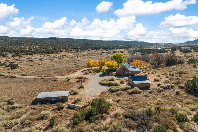 67 Los Hornos Road, Lamy, NM 87540