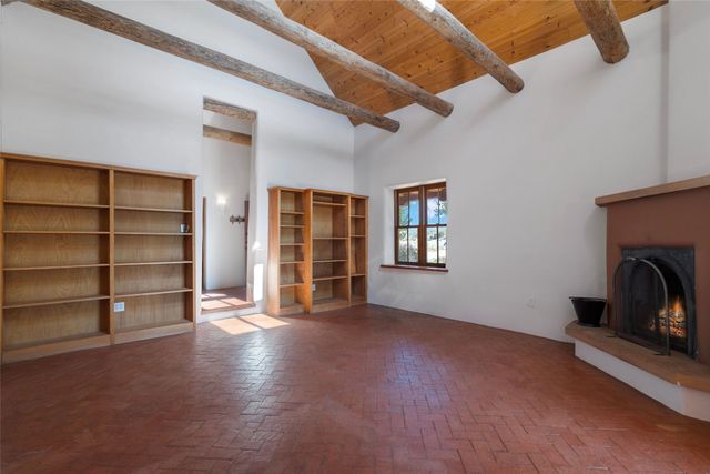 67 Los Hornos Road, Lamy, NM 87540