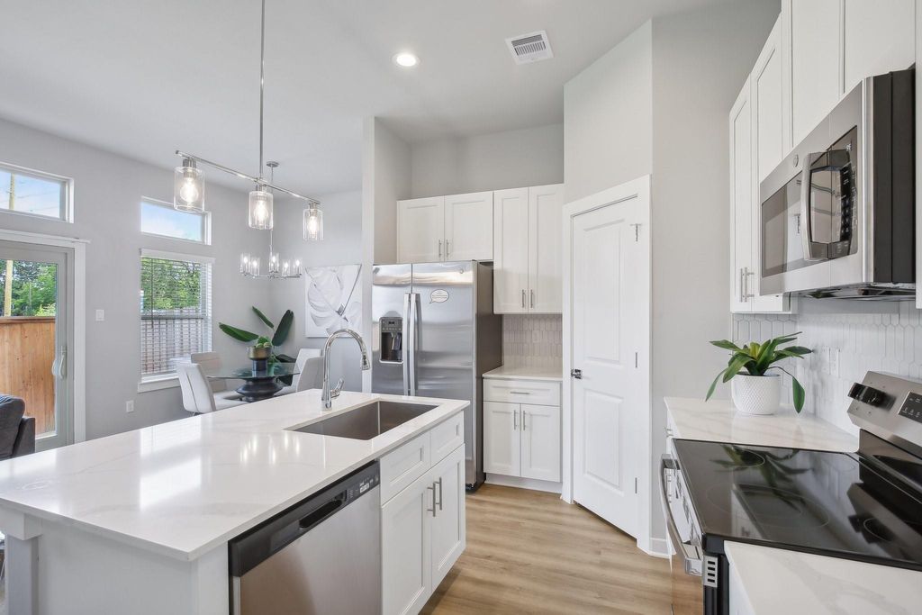 5703 Spring Stuebner Rd, Spring, TX 77389