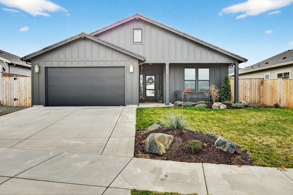 3738 Durst Street, Medford, OR 97504