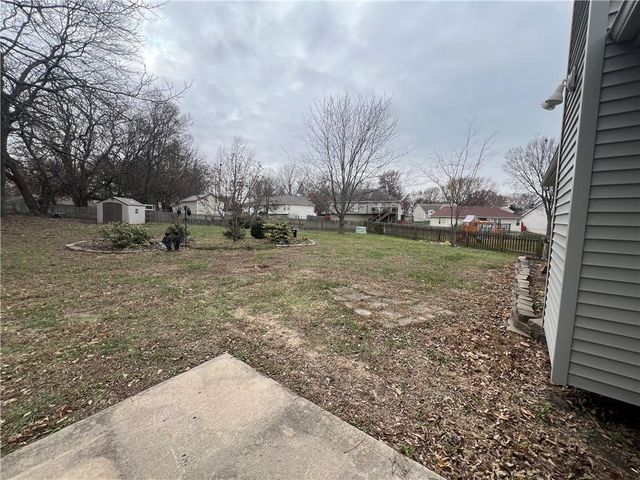 4902 NW Nantucket Drive, Blue Springs, MO 64015