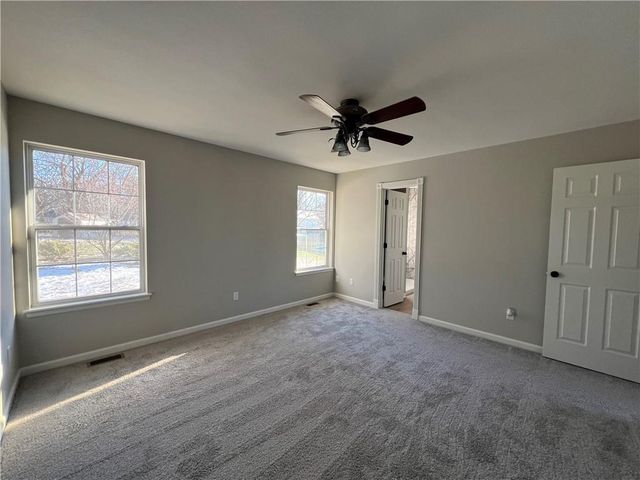 4902 NW Nantucket Drive, Blue Springs, MO 64015