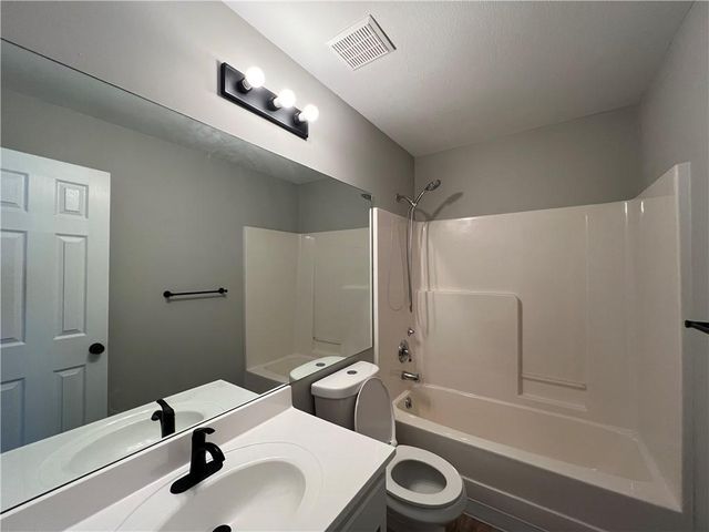 4902 NW Nantucket Drive, Blue Springs, MO 64015