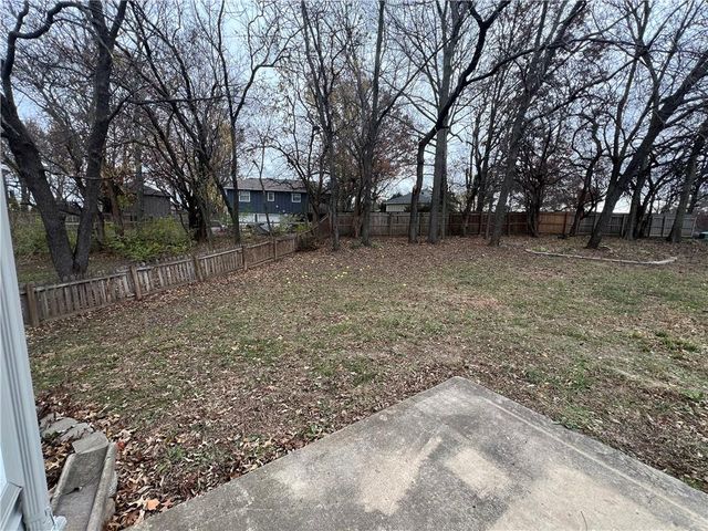 4902 NW Nantucket Drive, Blue Springs, MO 64015