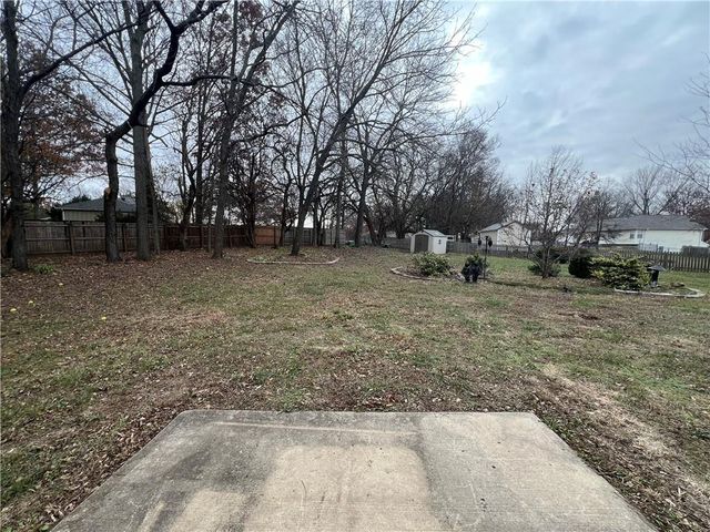 4902 NW Nantucket Drive, Blue Springs, MO 64015