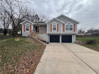 4902 NW Nantucket Drive, Blue Springs, MO 64015