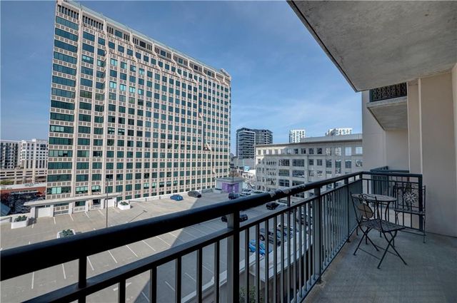 3040 Peachtree Road Road NW 813, Atlanta, GA 30305