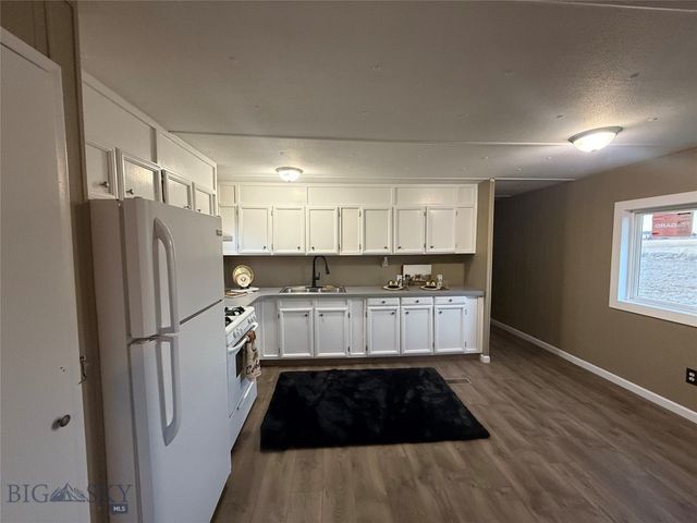 685 5th Avenue, Ulm, MT 59485