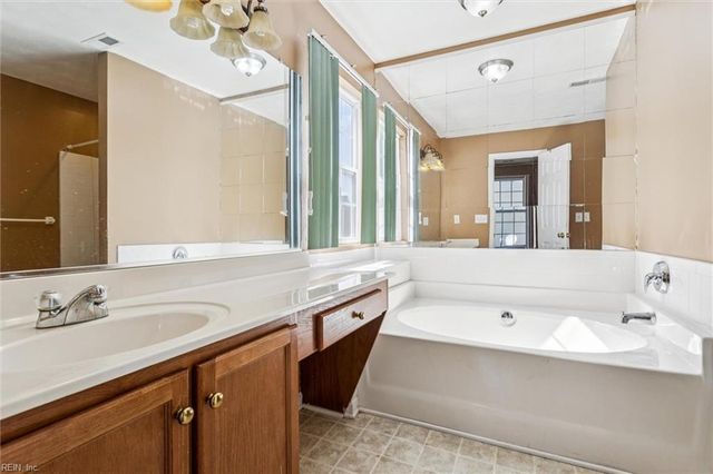 2001 Kelsey Bay CT, Chesapeake, VA 23323