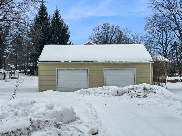 1915 E Wallings Road, Broadview Heights, OH 44147