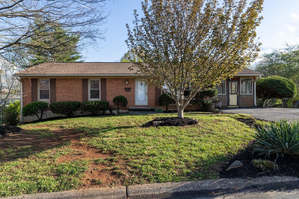 3856 Bower RD, Roanoke, VA 24018