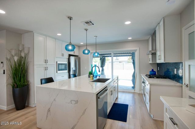 1002 E BUTLER Drive, Phoenix, AZ 85020