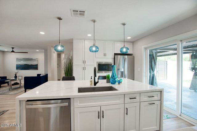 1002 E BUTLER Drive, Phoenix, AZ 85020