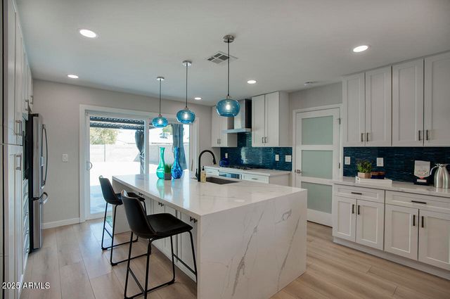 1002 E BUTLER Drive, Phoenix, AZ 85020