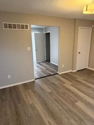 10401 SYCAMORE Avenue, Kansas City, MO 64134