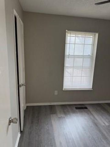 10401 SYCAMORE Avenue, Kansas City, MO 64134