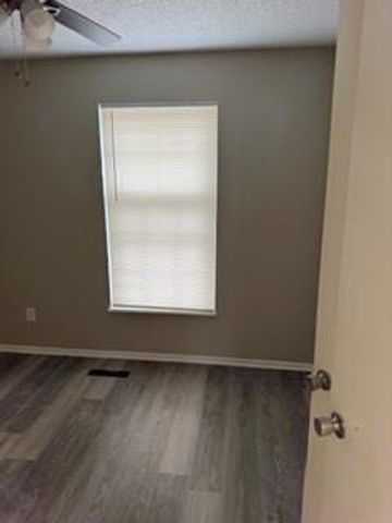 10401 SYCAMORE Avenue, Kansas City, MO 64134