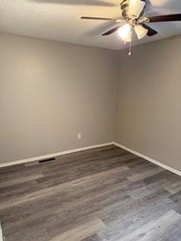 10401 SYCAMORE Avenue, Kansas City, MO 64134
