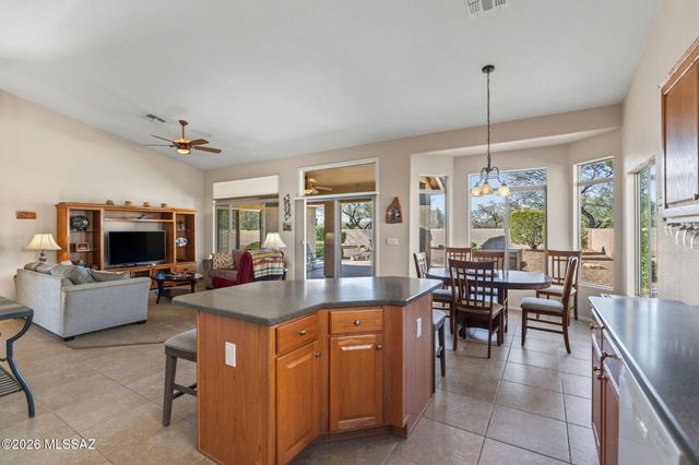 971 N Desert Deer Ps, Green Valley, AZ 85614