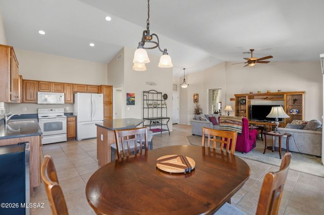 971 N Desert Deer Ps, Green Valley, AZ 85614