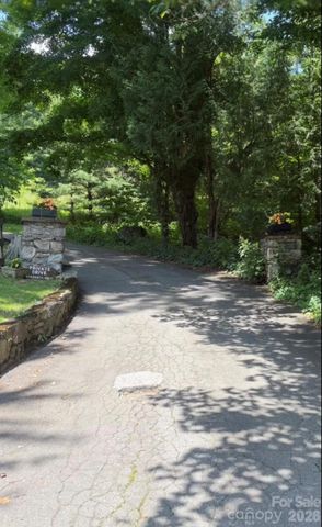 30 Grove Park, Waynesville, NC 28786