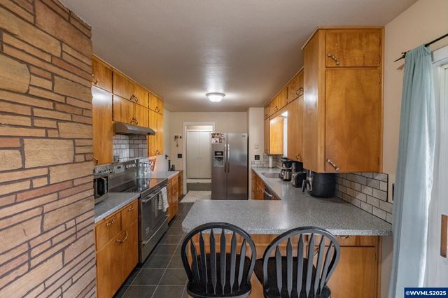 38225 Mount Hope Dr, Lebanon, OR 97355