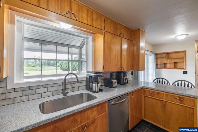 38225 Mount Hope Dr, Lebanon, OR 97355