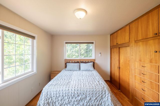 38225 Mount Hope Dr, Lebanon, OR 97355