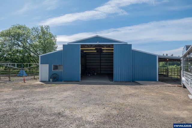 38225 Mount Hope Dr, Lebanon, OR 97355
