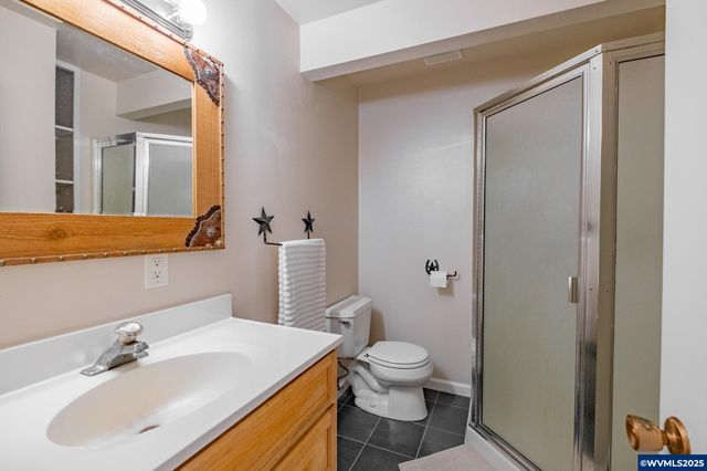 38225 Mount Hope Dr, Lebanon, OR 97355