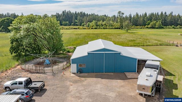 38225 Mount Hope Dr, Lebanon, OR 97355