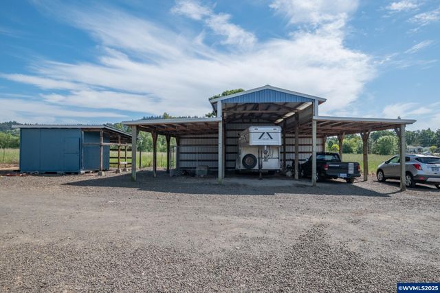 38225 Mount Hope Dr, Lebanon, OR 97355