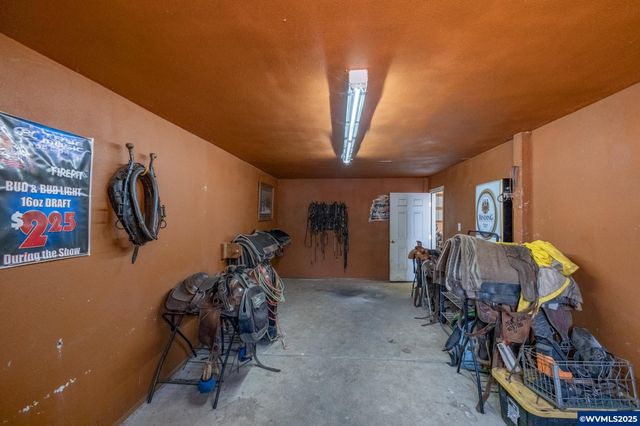 38225 Mount Hope Dr, Lebanon, OR 97355