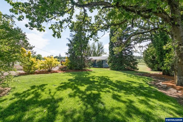 38225 Mount Hope Dr, Lebanon, OR 97355