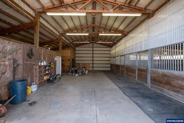 38225 Mount Hope Dr, Lebanon, OR 97355