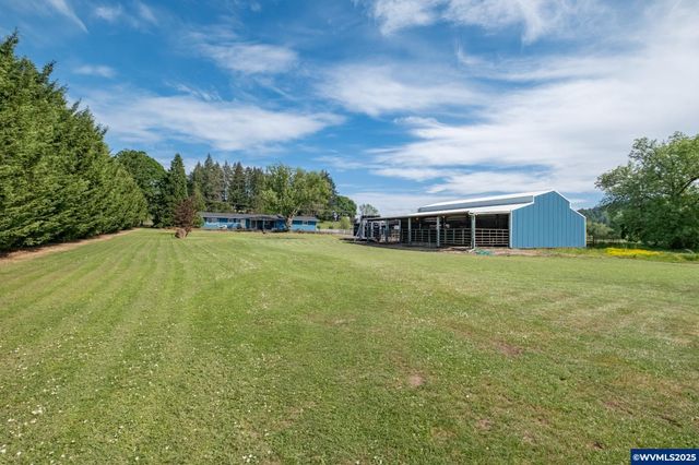 38225 Mount Hope Dr, Lebanon, OR 97355
