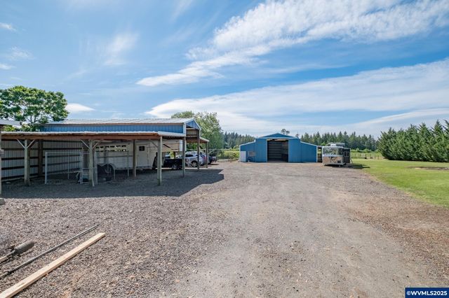 38225 Mount Hope Dr, Lebanon, OR 97355