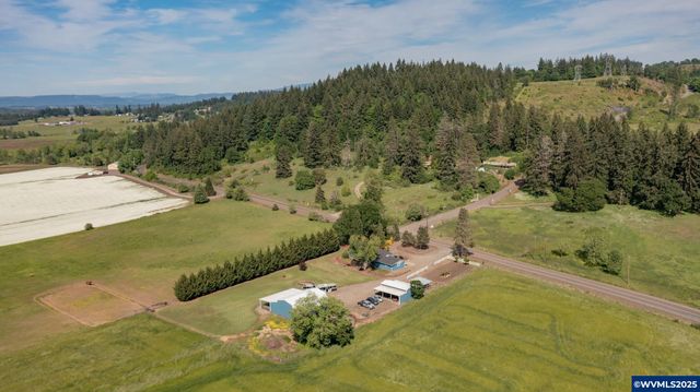 38225 Mount Hope Dr, Lebanon, OR 97355