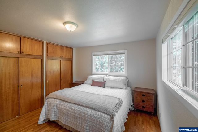 38225 Mount Hope Dr, Lebanon, OR 97355