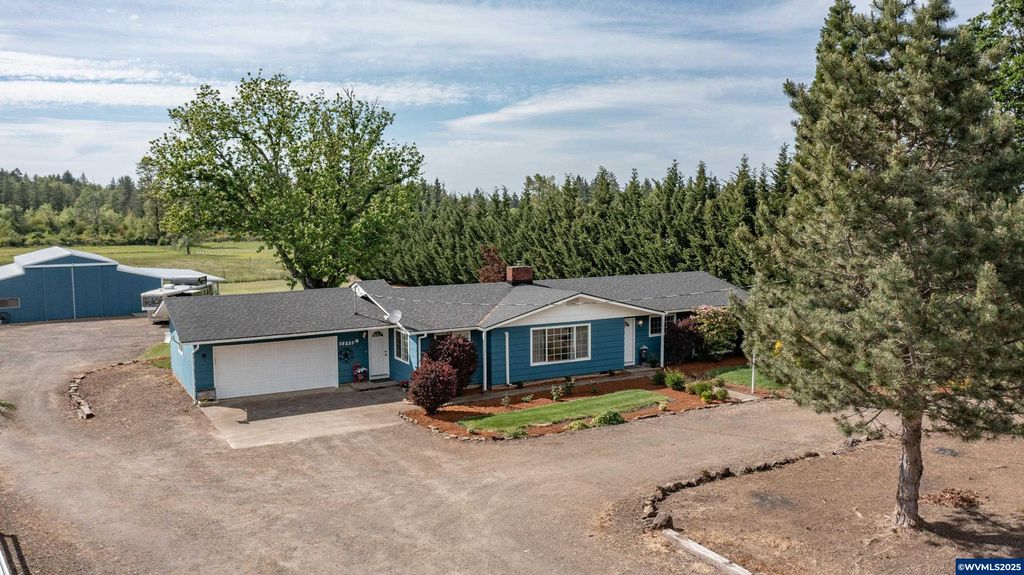 38225 Mount Hope Dr, Lebanon, OR 97355