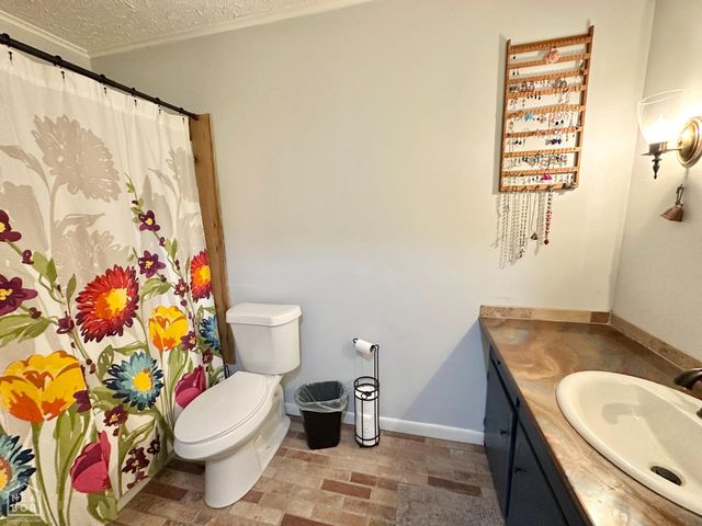 300 Fairway Dr, Horseshoe Bend, AR 72512
