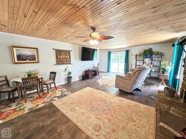 300 Fairway Dr, Horseshoe Bend, AR 72512