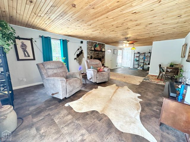 300 Fairway Dr, Horseshoe Bend, AR 72512