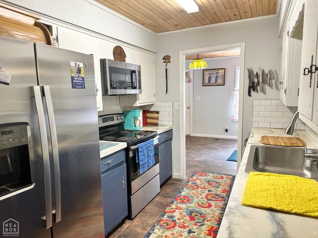 300 Fairway Dr, Horseshoe Bend, AR 72512