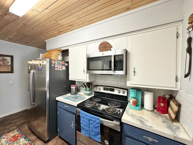 300 Fairway Dr, Horseshoe Bend, AR 72512