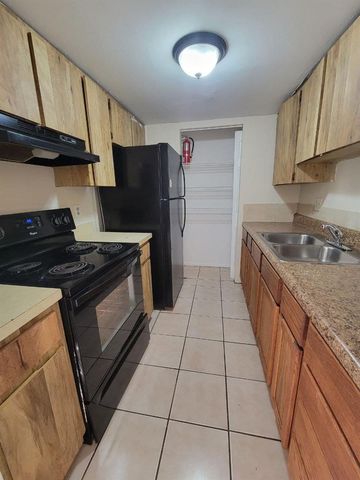 8429 CAMDEN STREET B, Tampa, FL 33614