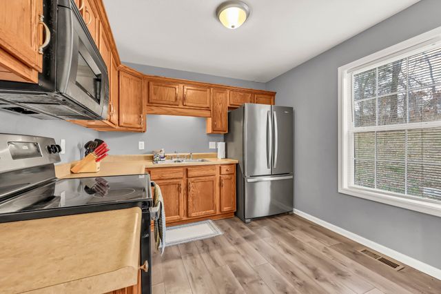 1116 Gunpoint Dr, Clarksville, TN 37042