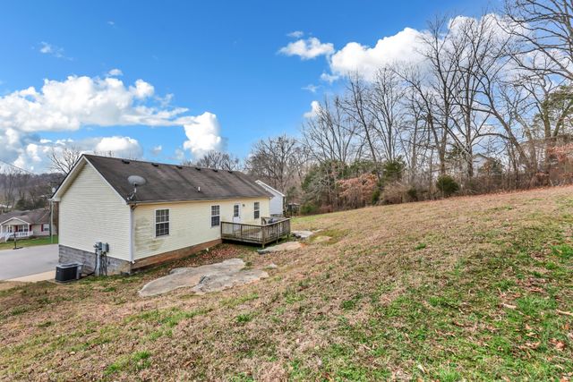 1116 Gunpoint Dr, Clarksville, TN 37042